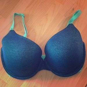 Victoria’s Secret T-Shirt Demi. 32DDD